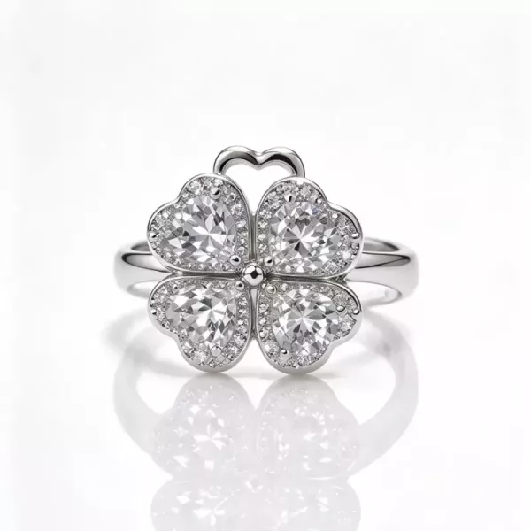 Bague trèfle cœurs sertie de zircons argentée