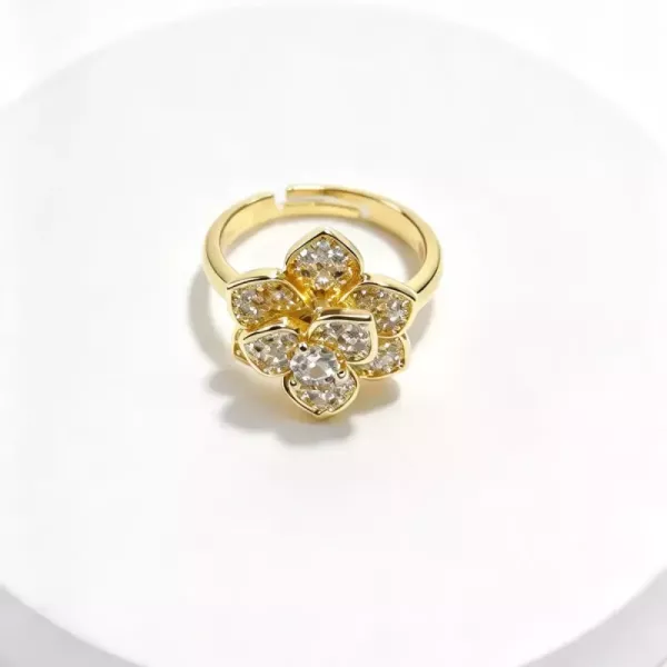 Bague fleur pavée de zircons dorée