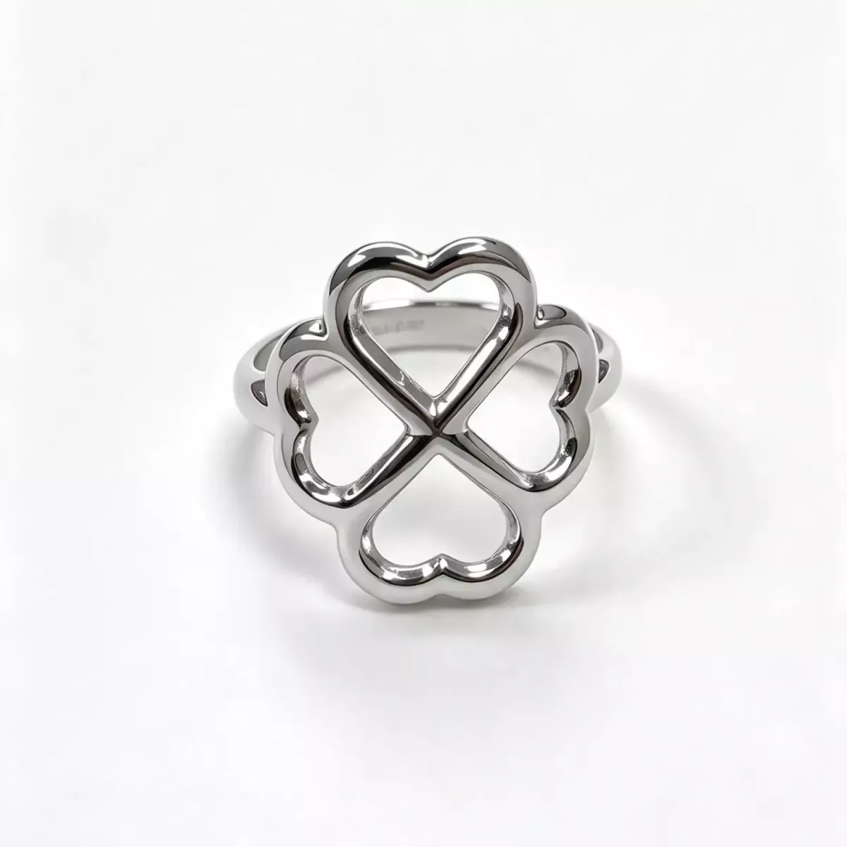 Bague trèfle cœurs ajouré argentée
