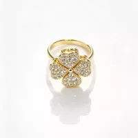 Bague trèfle pavée de zircons dorée