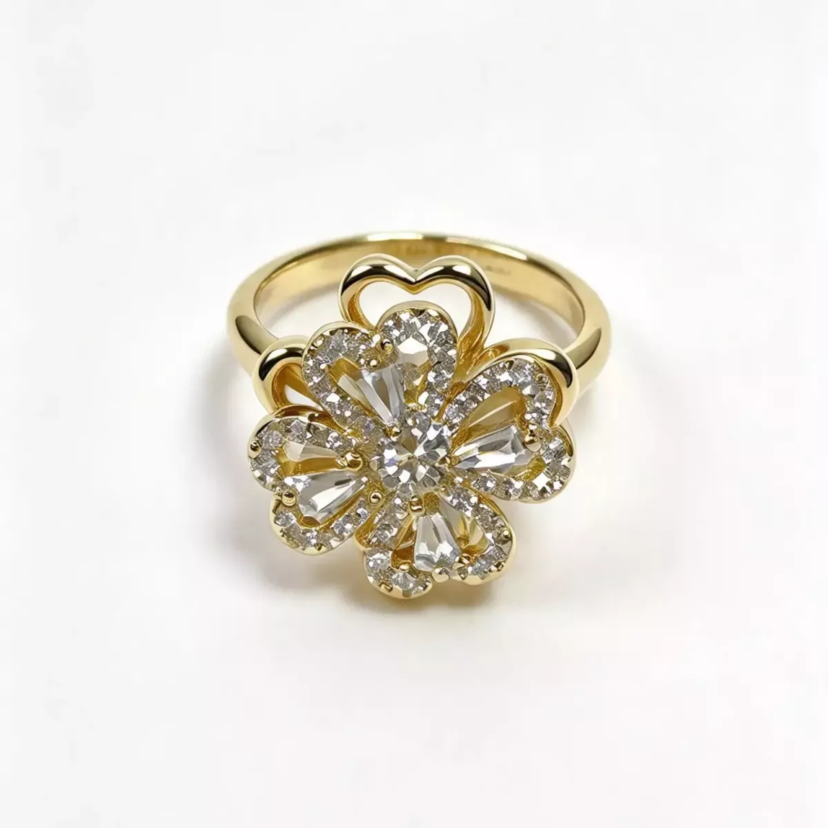 Bague trèfle cœurs sertie de zircons dorée