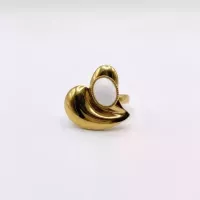 Bague cœur volute cabochon blanc dorée