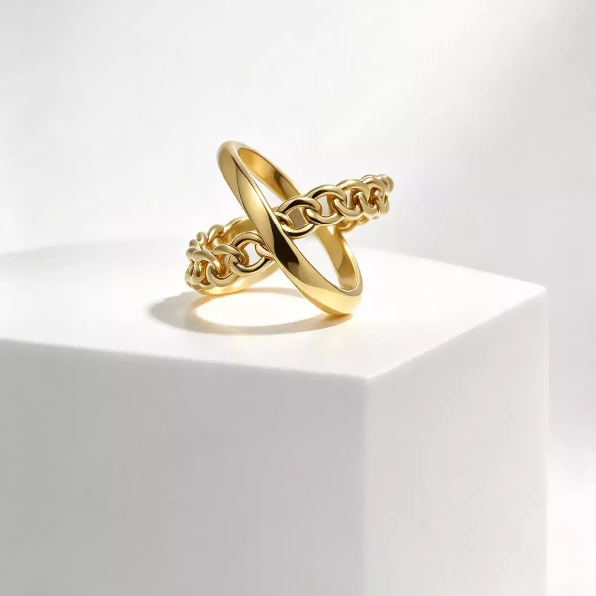 Bague entrelacée maille chaîne dorée