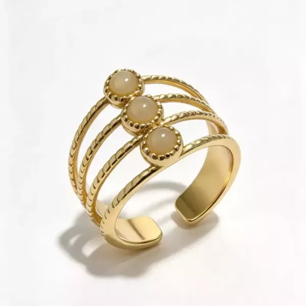 Bague ajustable trois rangs pierres beiges dorée