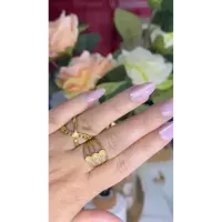 Bague ajustable trois rangs pierres beiges dorée portée