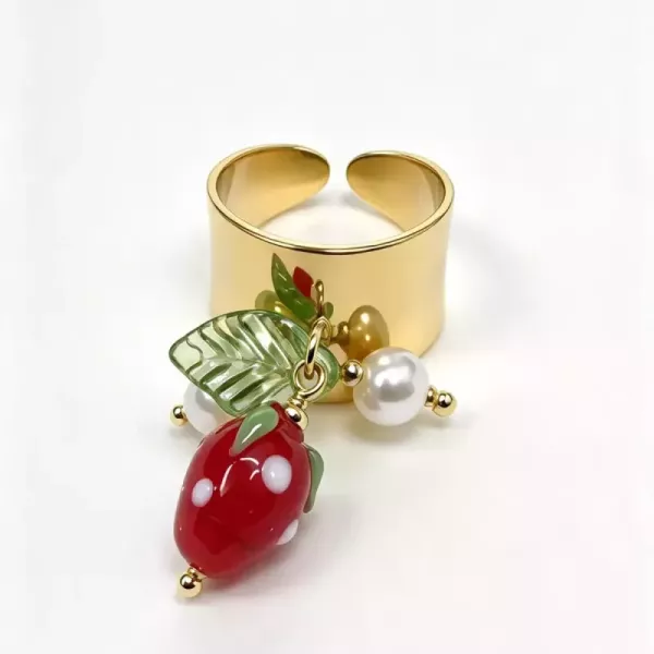Bague ajustable pampilles fraise  feuilles et perle dorée