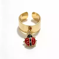 Bague ajustable pampille coccinelle dorée