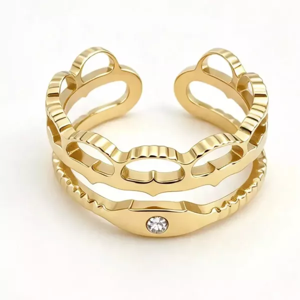 Bague ajustable ajourée cœurs et strass dorée
