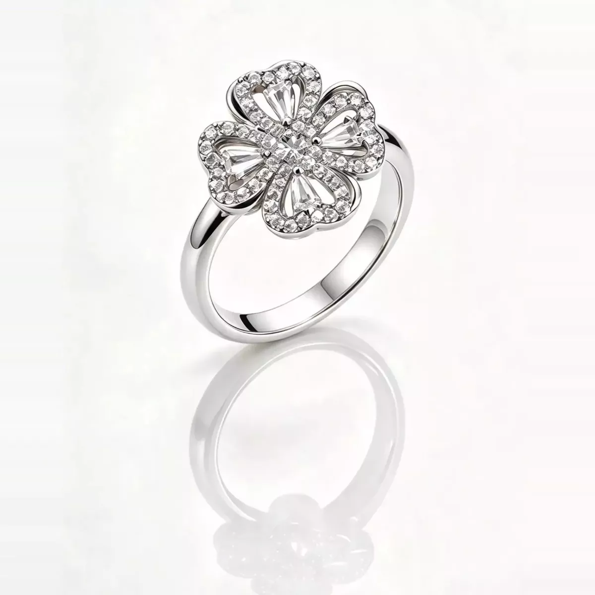 Bague fleur trèfle zircons et baguettes argentée
