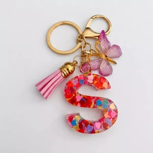 Porte-clés lettre S en résine paillettes cœurs multicolores