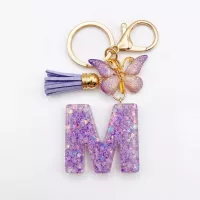 Porte-clés lettre M en résine paillettes violettes